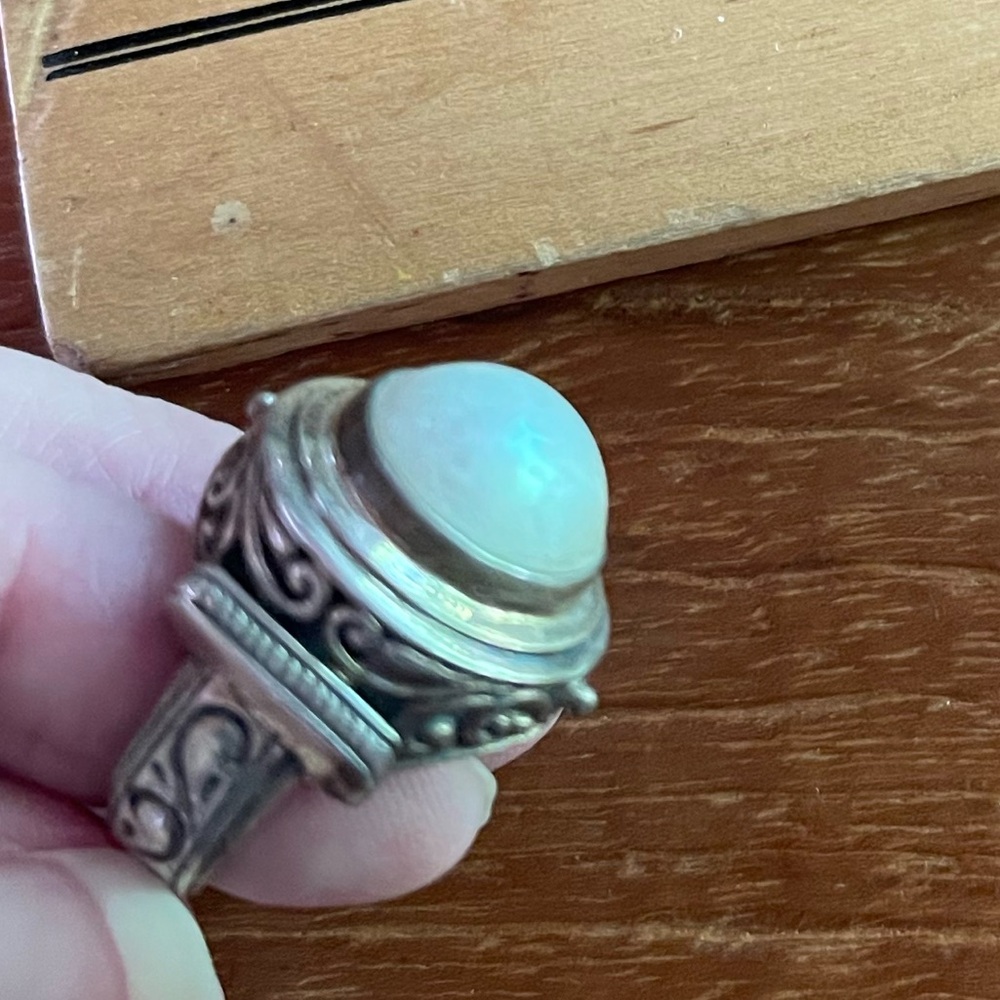 Gorgeous sterling silver Mabe Pearl size 6.25 Dome Ring; highly detailed
